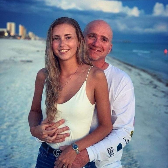 Meet your Posher, Amanda - Picture 3 of 15